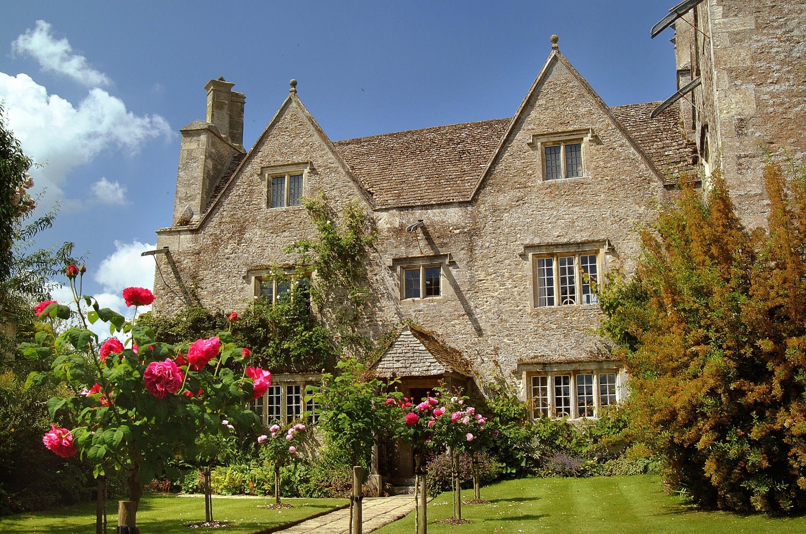 Kelmscott Manor from East Lawn close