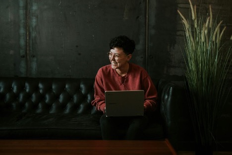 woman at laptop